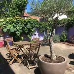 Les Chambres Du Domaine Couette-café *